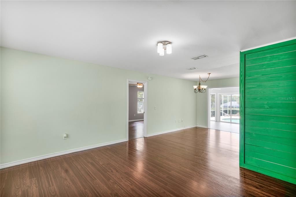 For Sale: $379,000 (3 beds, 2 baths, 1978 Square Feet)