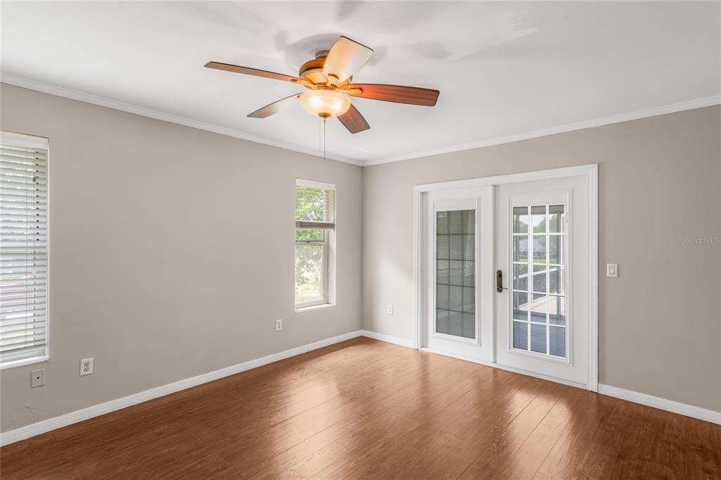 For Sale: $379,000 (3 beds, 2 baths, 1978 Square Feet)