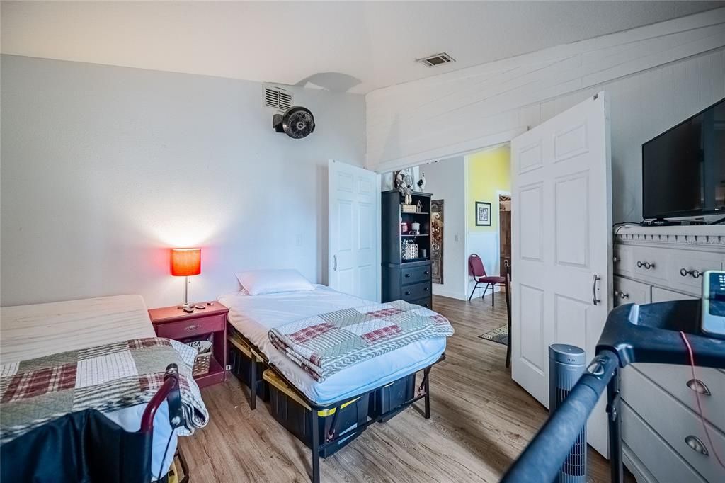 На продажу: $320,000 (3 спален, 2 ванн, 2434 Квадратных фут)