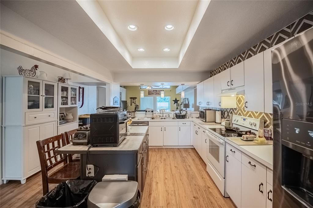 На продажу: $320,000 (3 спален, 2 ванн, 2434 Квадратных фут)