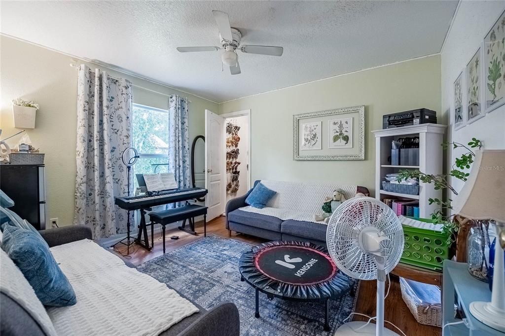 На продажу: $320,000 (3 спален, 2 ванн, 2434 Квадратных фут)