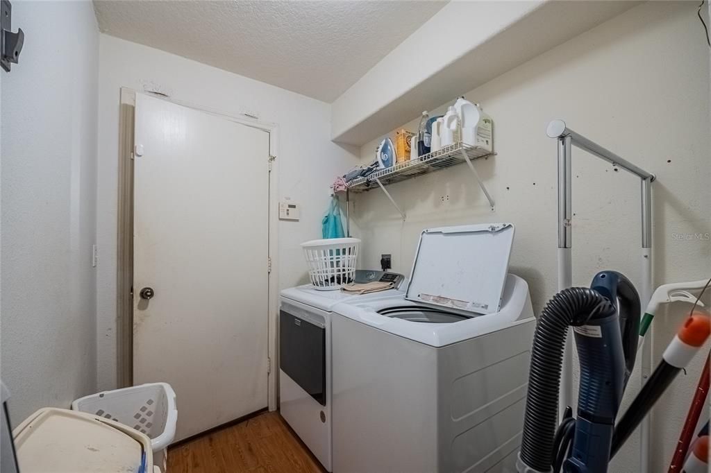 На продажу: $320,000 (3 спален, 2 ванн, 2434 Квадратных фут)