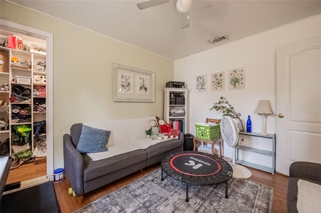 На продажу: $320,000 (3 спален, 2 ванн, 2434 Квадратных фут)