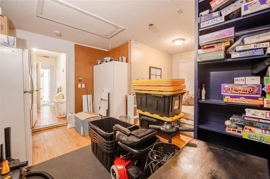 На продажу: $320,000 (3 спален, 2 ванн, 2434 Квадратных фут)