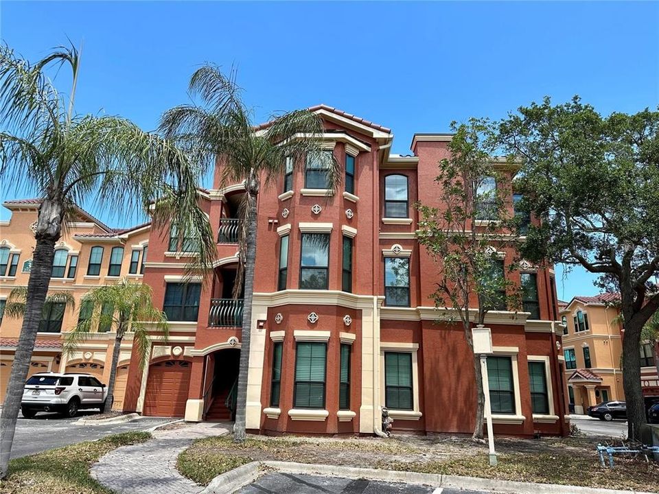 For Rent: $2,350 (2 beds, 2 baths, 1368 Square Feet)