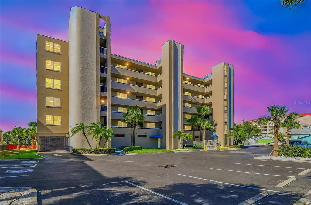 For Sale: $1,525,000 (3 beds, 2 baths, 1746 Square Feet)