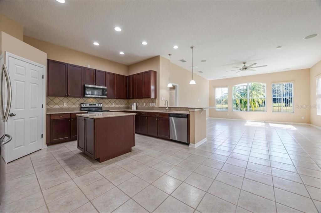 На продажу: $699,000 (4 спален, 3 ванн, 2930 Квадратных фут)