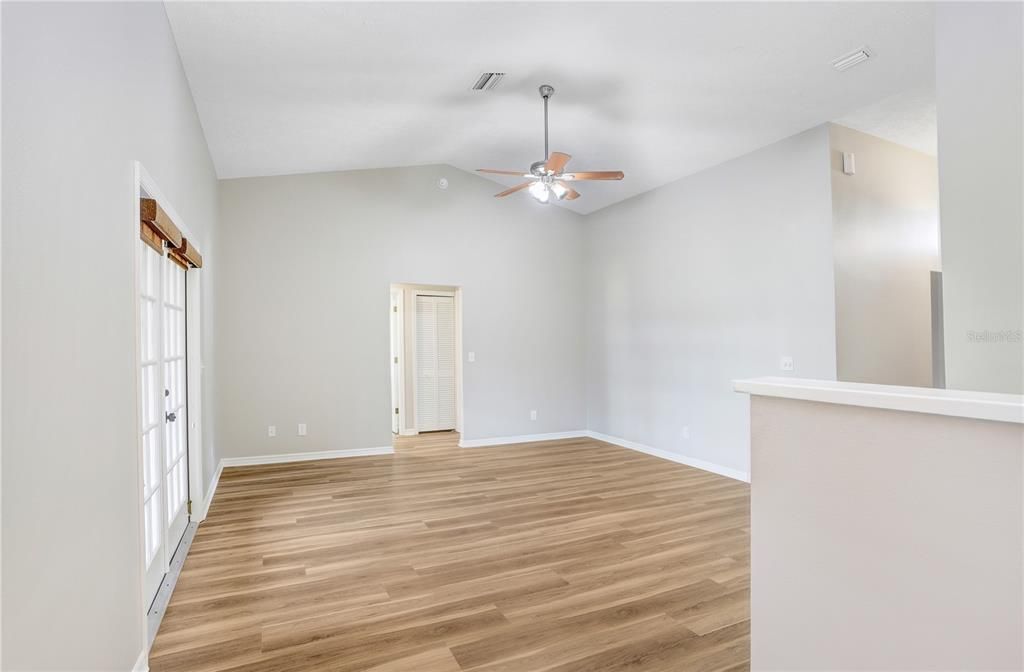 For Sale: $399,999 (3 beds, 2 baths, 1518 Square Feet)