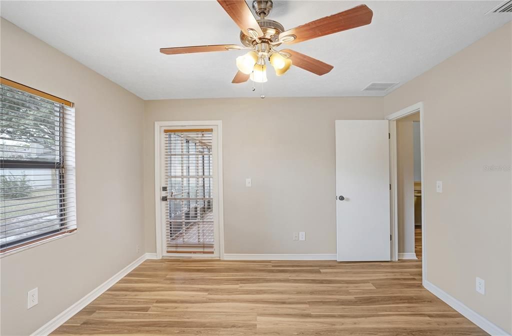 For Sale: $399,999 (3 beds, 2 baths, 1518 Square Feet)