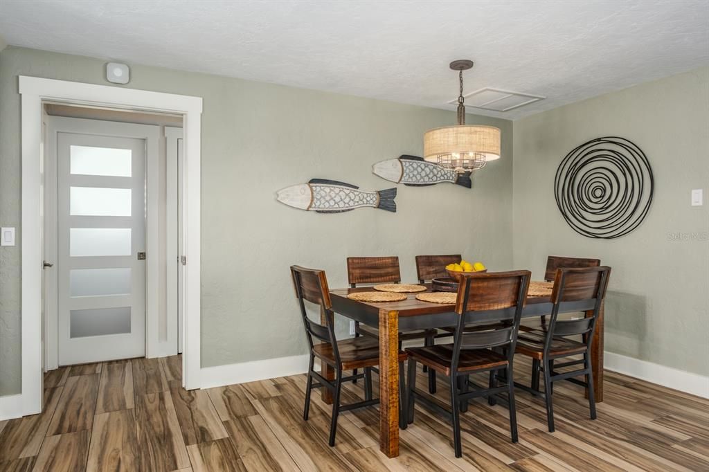 待售: $1,150,000 (2 贝兹, 2 浴室, 1786 平方英尺)