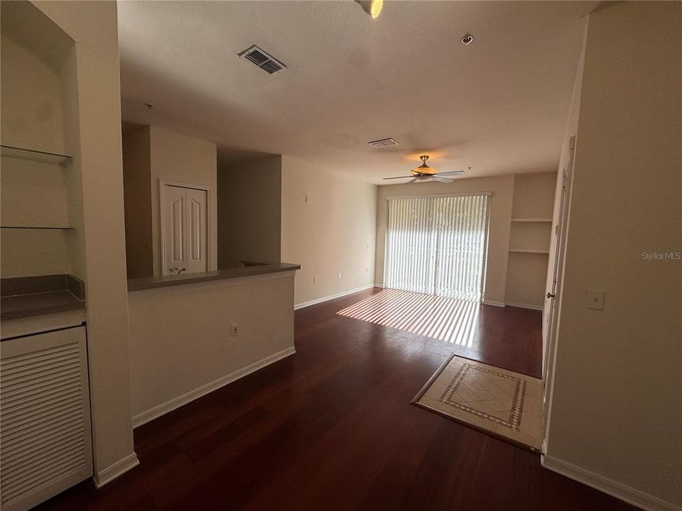 For Rent: $1,525 (2 beds, 1 baths, 898 Square Feet)