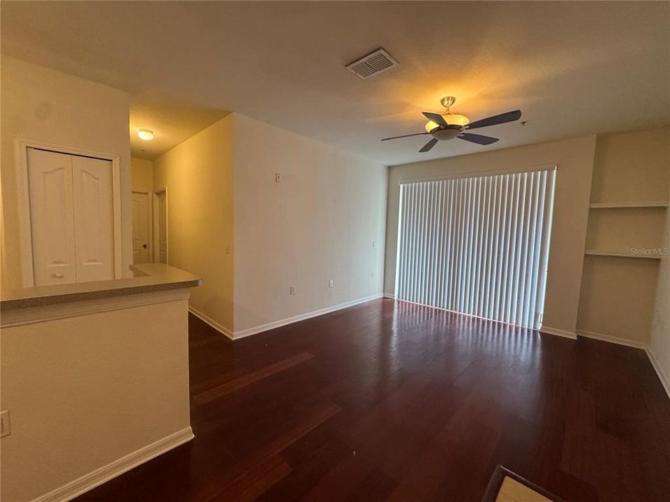 For Rent: $1,525 (2 beds, 1 baths, 898 Square Feet)