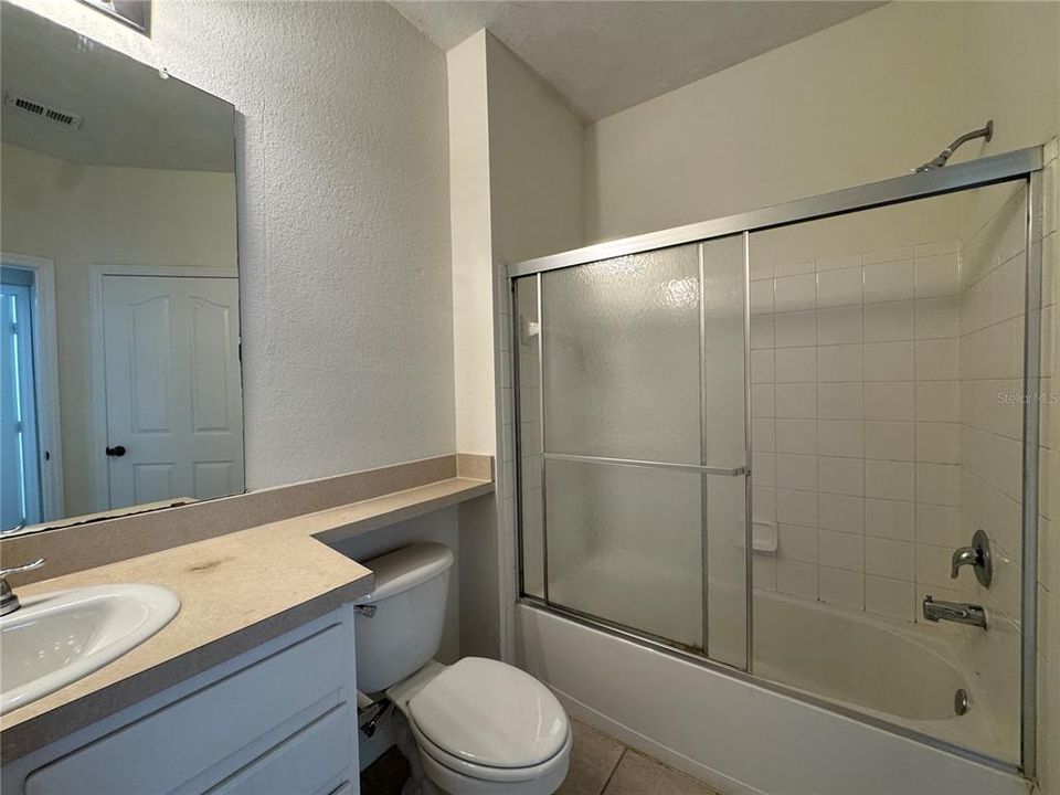 For Rent: $1,525 (2 beds, 1 baths, 898 Square Feet)