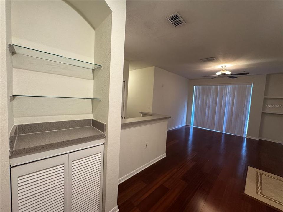 For Rent: $1,525 (2 beds, 1 baths, 898 Square Feet)