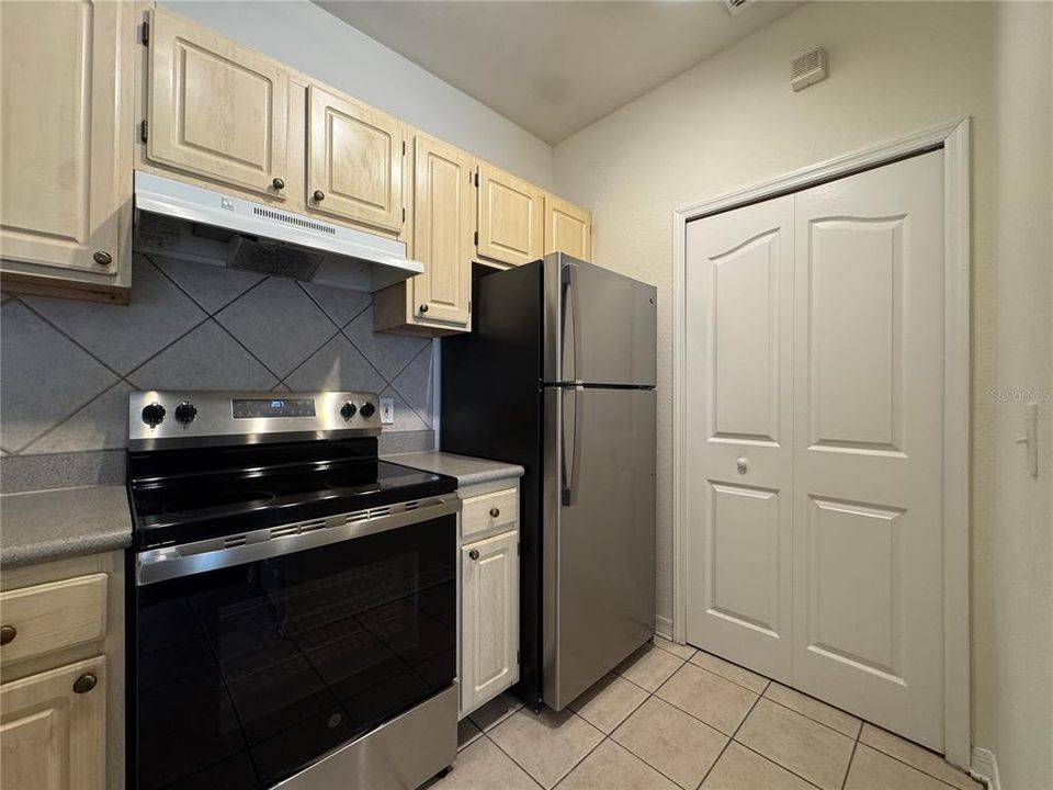 For Rent: $1,525 (2 beds, 1 baths, 898 Square Feet)