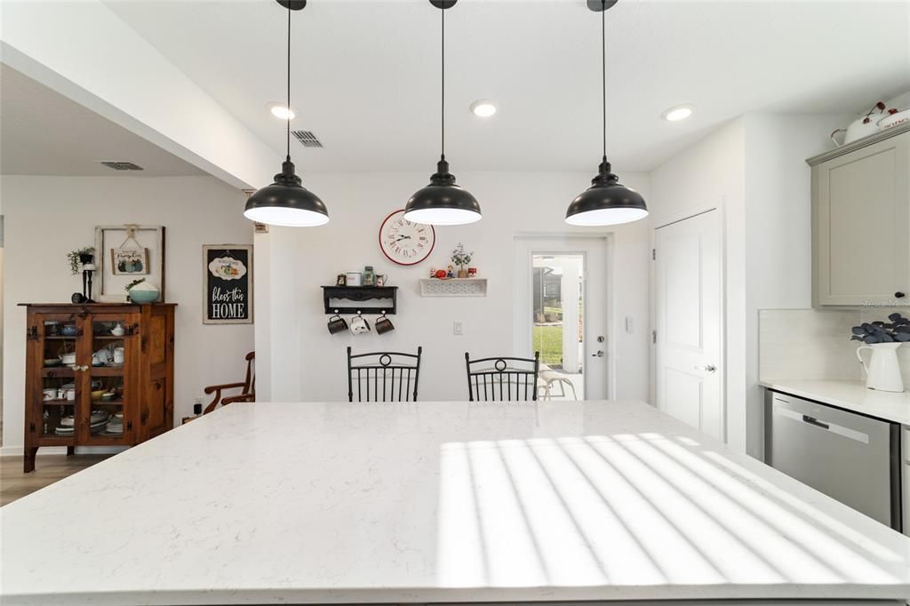 待售: $339,900 (2 贝兹, 2 浴室, 1433 平方英尺)