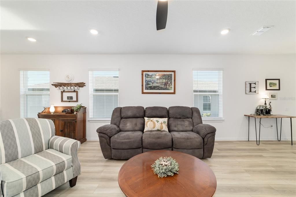 待售: $339,900 (2 贝兹, 2 浴室, 1433 平方英尺)