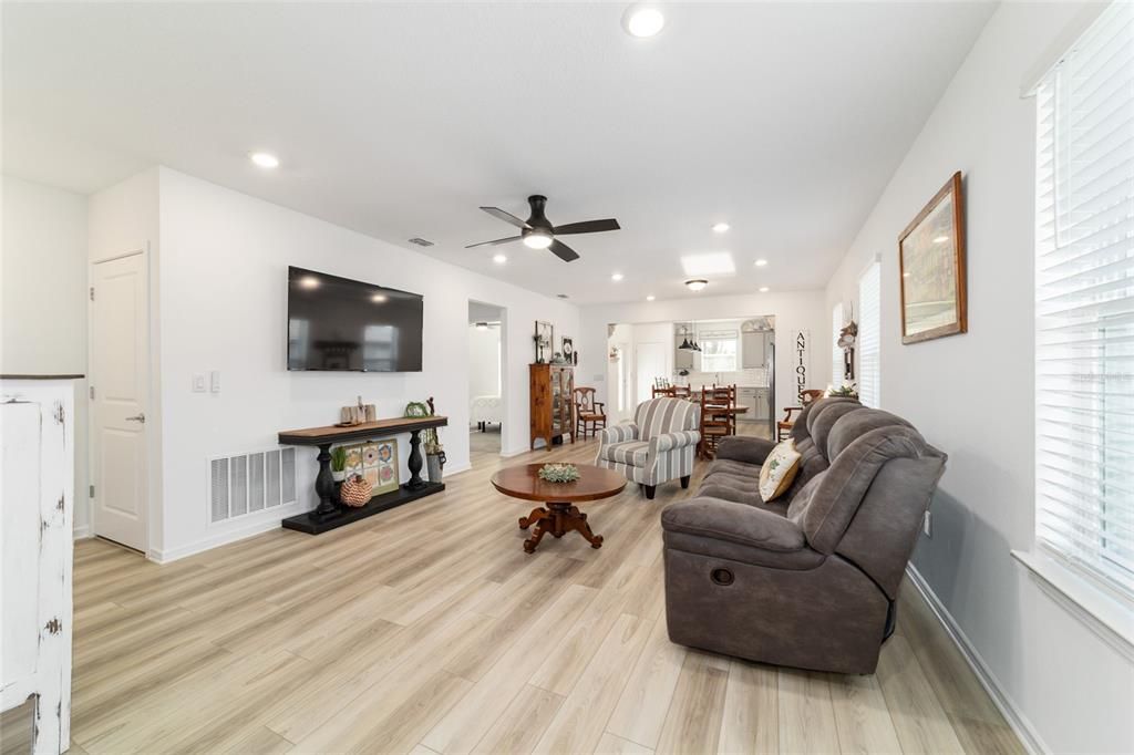 待售: $339,900 (2 贝兹, 2 浴室, 1433 平方英尺)