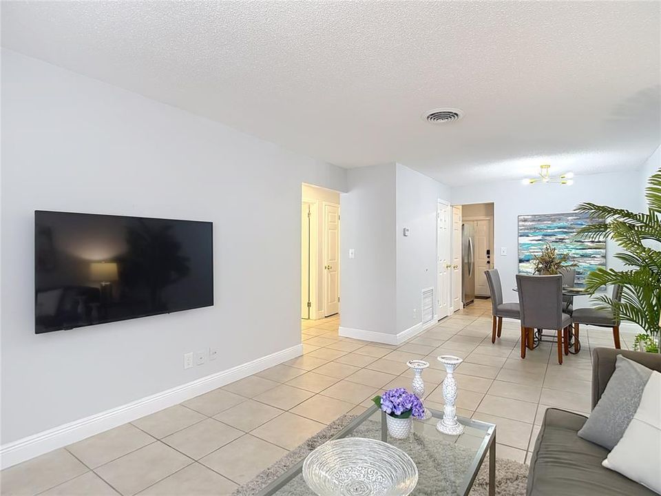 For Rent: $2,800 (2 beds, 1 baths, 850 Square Feet)