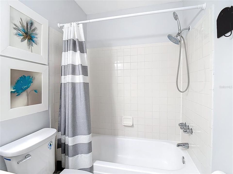 For Rent: $2,800 (2 beds, 1 baths, 850 Square Feet)