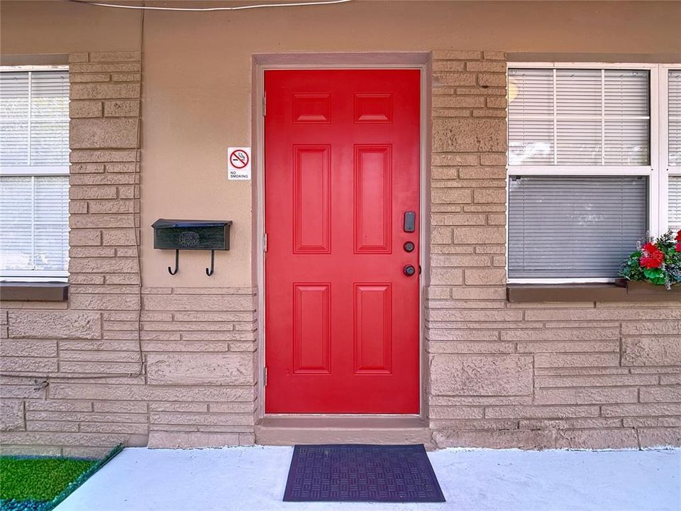 For Rent: $2,800 (2 beds, 1 baths, 850 Square Feet)