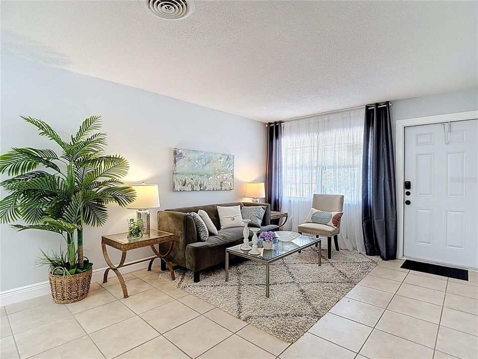 For Rent: $2,800 (2 beds, 1 baths, 850 Square Feet)