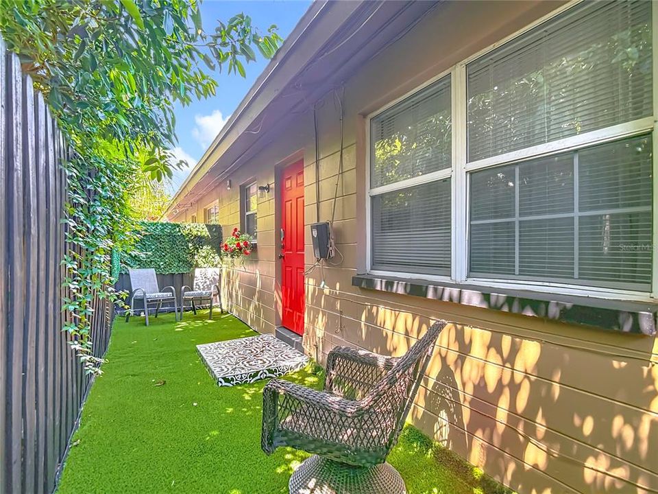 For Rent: $2,800 (2 beds, 1 baths, 850 Square Feet)