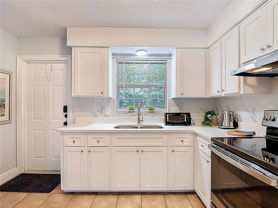 For Rent: $2,800 (2 beds, 1 baths, 850 Square Feet)