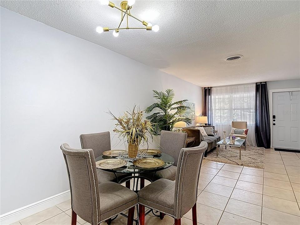 For Rent: $2,800 (2 beds, 1 baths, 850 Square Feet)