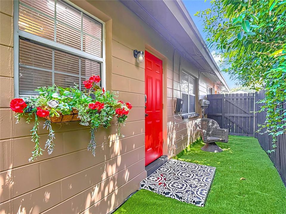 For Rent: $2,800 (2 beds, 1 baths, 850 Square Feet)