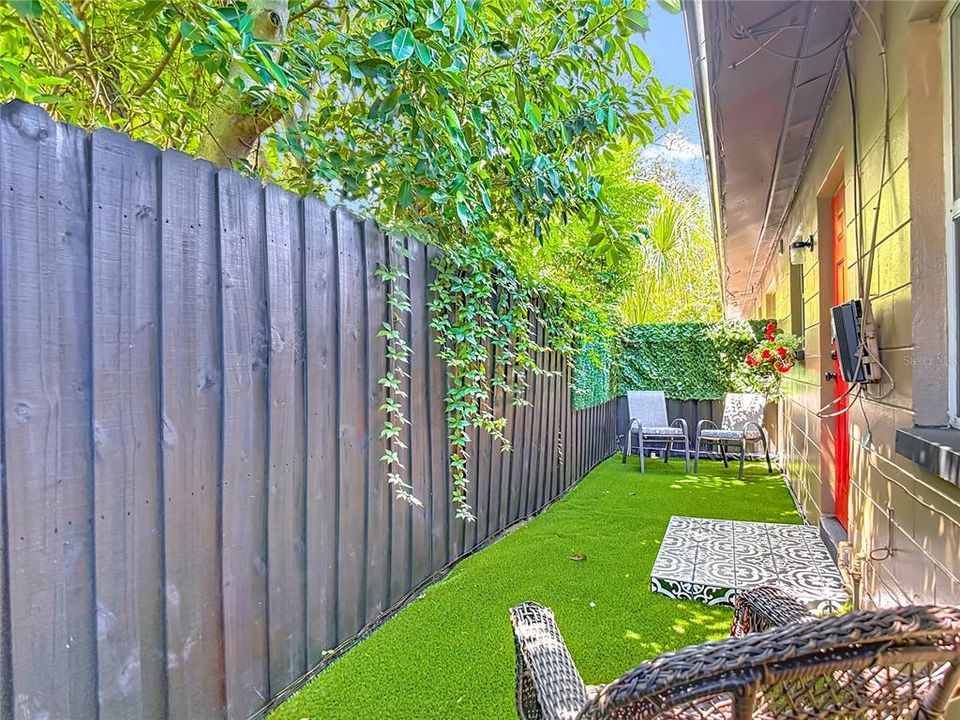 For Rent: $2,800 (2 beds, 1 baths, 850 Square Feet)