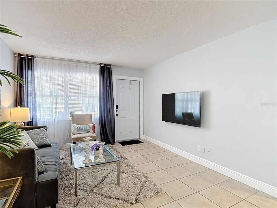 For Rent: $2,800 (2 beds, 1 baths, 850 Square Feet)