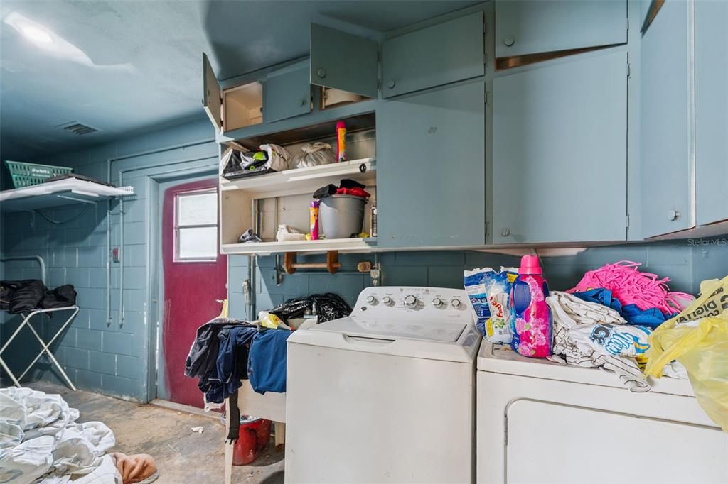 En Venta: $249,900 (4 camas, 2 baños, 2225 Pies cuadrados)