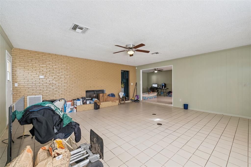 En Venta: $249,900 (4 camas, 2 baños, 2225 Pies cuadrados)