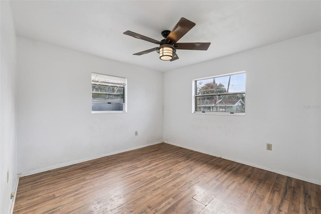 En Venta: $249,900 (4 camas, 2 baños, 2225 Pies cuadrados)