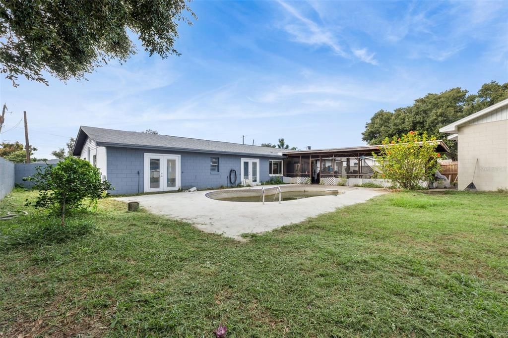 En Venta: $249,900 (4 camas, 2 baños, 2225 Pies cuadrados)