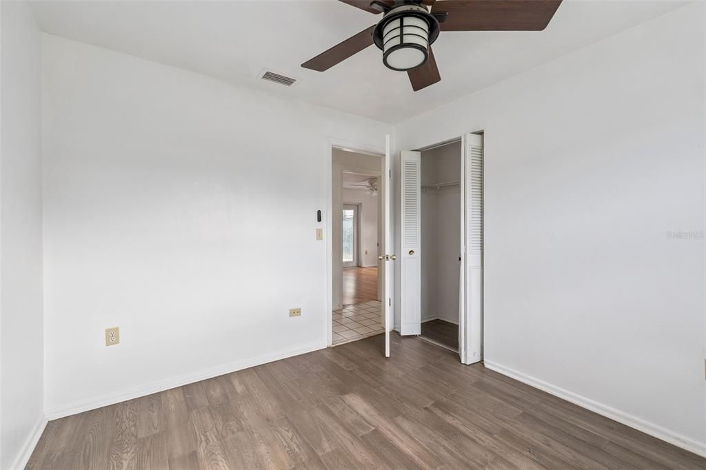 En Venta: $249,900 (4 camas, 2 baños, 2225 Pies cuadrados)