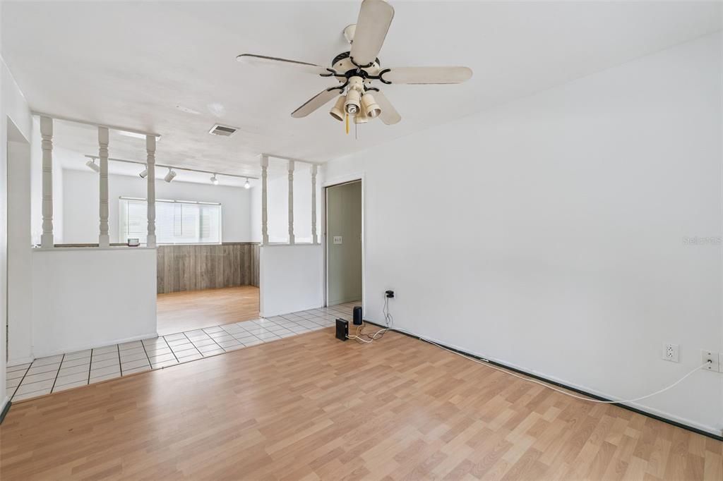 En Venta: $249,900 (4 camas, 2 baños, 2225 Pies cuadrados)