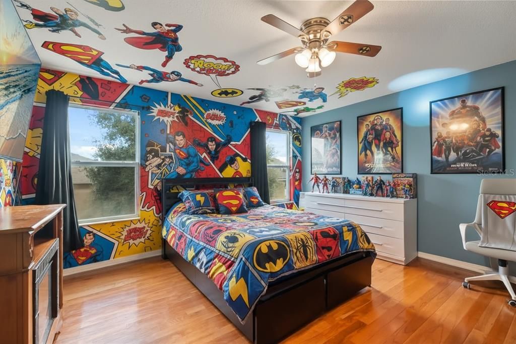 合同活跃: $555,000 (8 贝兹, 6 浴室, 4053 平方英尺)