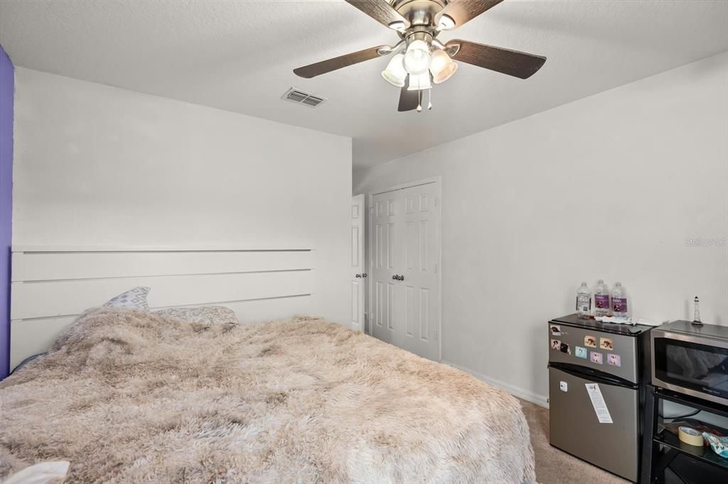 合同活跃: $555,000 (8 贝兹, 6 浴室, 4053 平方英尺)