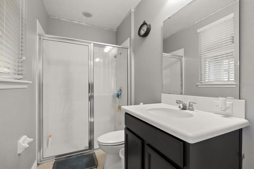 合同活跃: $555,000 (8 贝兹, 6 浴室, 4053 平方英尺)