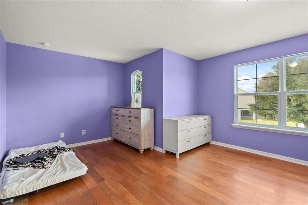 合同活跃: $555,000 (8 贝兹, 6 浴室, 4053 平方英尺)