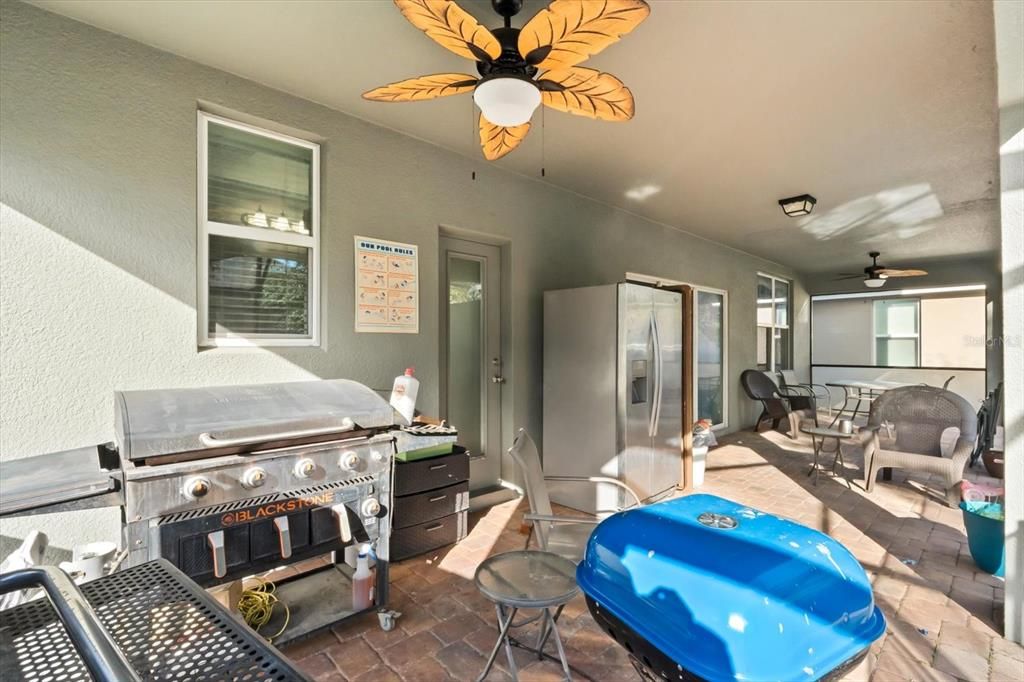 合同活跃: $555,000 (8 贝兹, 6 浴室, 4053 平方英尺)