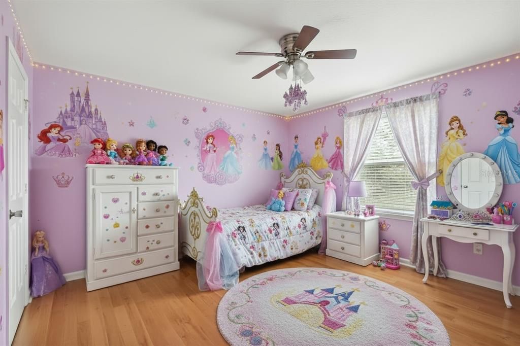 合同活跃: $555,000 (8 贝兹, 6 浴室, 4053 平方英尺)