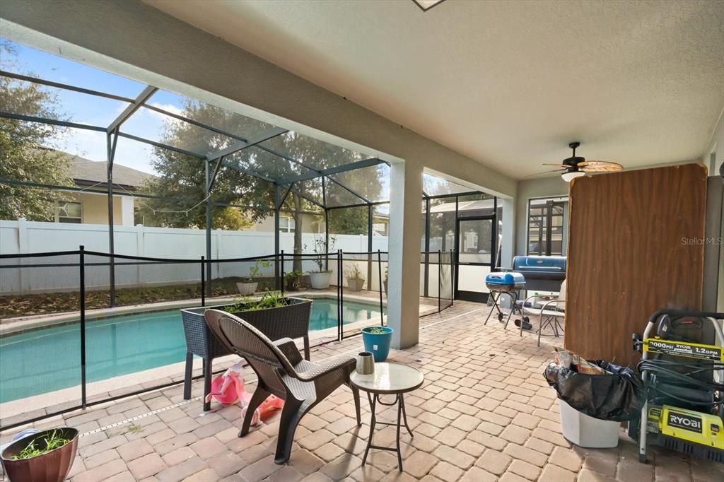 合同活跃: $555,000 (8 贝兹, 6 浴室, 4053 平方英尺)