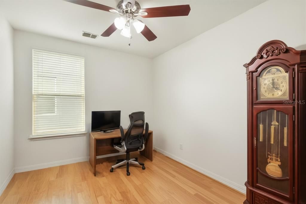 合同活跃: $555,000 (8 贝兹, 6 浴室, 4053 平方英尺)