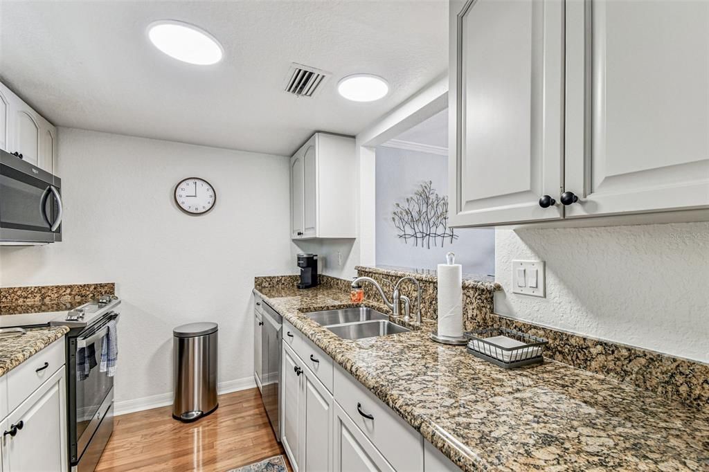 На продажу: $367,500 (1 спален, 1 ванн, 704 Квадратных фут)