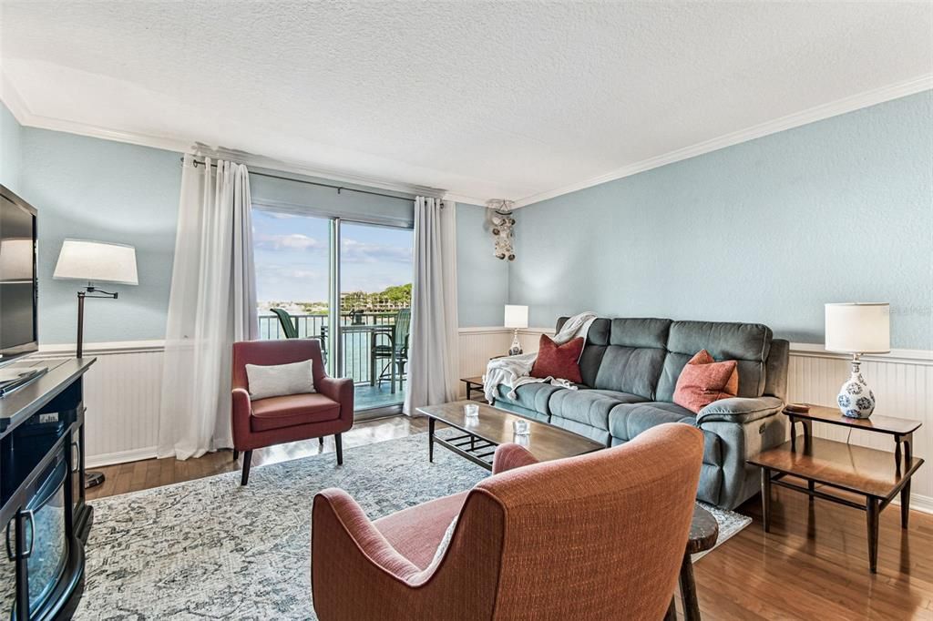 На продажу: $367,500 (1 спален, 1 ванн, 704 Квадратных фут)