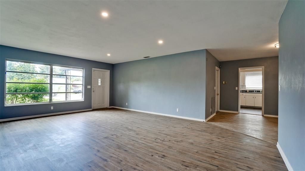 Active With Contract: $359,000 (3 beds, 2 baths, 1755 Square Feet)