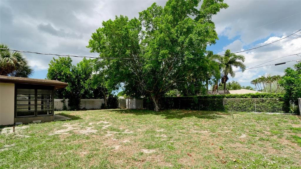 Active With Contract: $359,000 (3 beds, 2 baths, 1755 Square Feet)